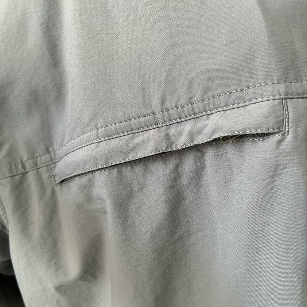 EUC Men's Mountain Hardware Gray shirt - Picture 2 of 16